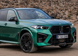 Zielone BMW X5 M