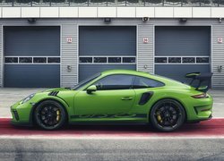 Zielone Porsche 911 GT3 RS bokiem