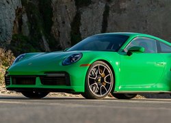 Zielone Porsche 911 Turbo S
