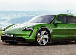 Zielone Porsche Taycan Turbo S Cross Turismo