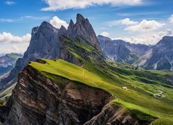 Góry Dolomity, Masyw Odle, Rezerwat przyrody, Puez-Geisler, Domki, Prowincja Bolzano, Włochy