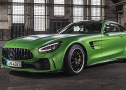 Zielony, Mercedes AMG GT R