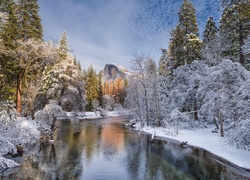 Stany Zjednoczone, Stan Kalifornia, Park Narodowy Yosemite, Zima, Rzeka Merced River, Góry, Las