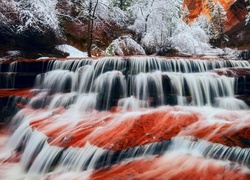 Stany Zjednoczone, Stan Utah, Park Narodowy Zion, Kanion, Wodospad Archangel Falls, Rzeka, Drzewa, Zima, Śnieg