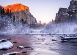 Stany Zjednoczone, Stan Kalifornia, Park Narodowy Yosemite, Zima, Góry, Rzeka, Drzewa