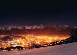 Polska, Zakopane, Góry Tatry, Miasto nocą