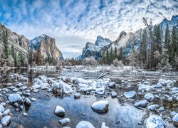 Zimowy krajobraz Parku Narodowego Yosemite