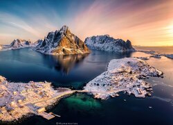 Norwegia, Góry, Lofoty, Zima, Śnieg, Domy, Poranek, Morze Norweskie