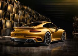 Złote Porsche 911 Turbo S Exclusive Series