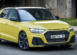 Żółte, Audi A1 Citycarver, Przód