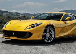 Ferrari 812 Superfast, Żółte