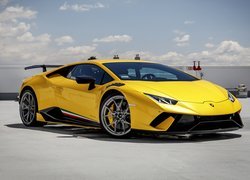 Żółte Lamborghini Huracan