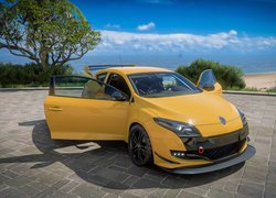 Żółte Renault Megane RS z gry Forza Horizon 5