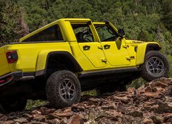 Żółty Jeep Gladiator Rubicon