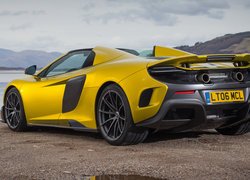 Żółty McLaren 675LT