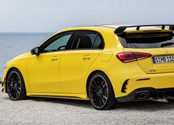 Żółty, Mercedes-AMG A35