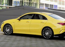 Żółty, Mercedes-AMG CLA 35, Bok