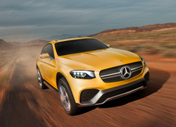 Żółty Mercedes-Benz GLC Coupe