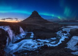 Niebo, Gwiazdy, Noc, Zorza polarna, Rzeka, Wodospad, Kirkjufellsfoss, Góra Kirkjufell, Islandia
