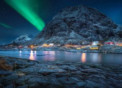 Domy, Góry, Noc, Gwiazdy, Zorza polarna, Harstad, Norwegia