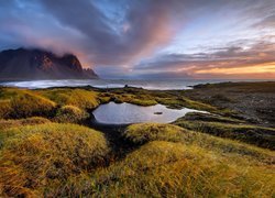 Islandia, Hrabstwo Austur-Skaftafellssysla, Wybrzeże, Przylądek Stokksnes, Góry Vestrahorn, Żwirowa, Plaża